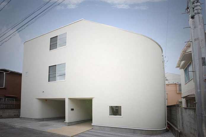 Casa giapponese con vista a scorrimento dall'esterno