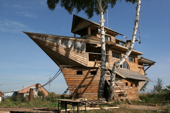 Una casa-nave dalla regione di Kemerovo