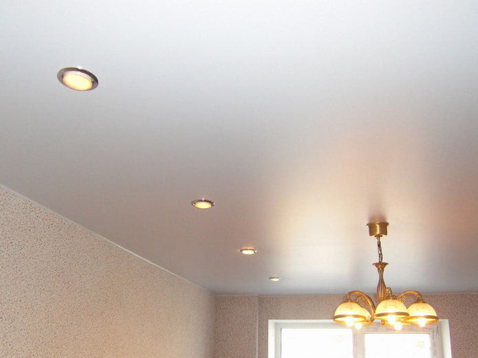 soffitto teso satinato bianco
