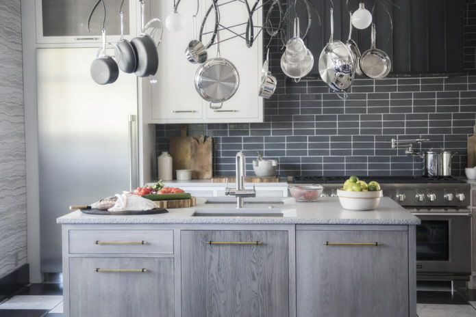 interno della cucina in toni monocromatici