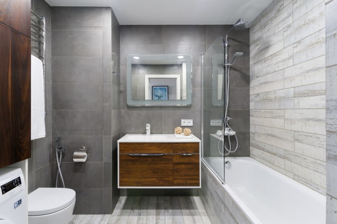interno del bagno nei toni del bianco e del grigio