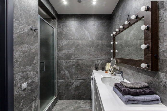 interno del bagno grigio in stile loft