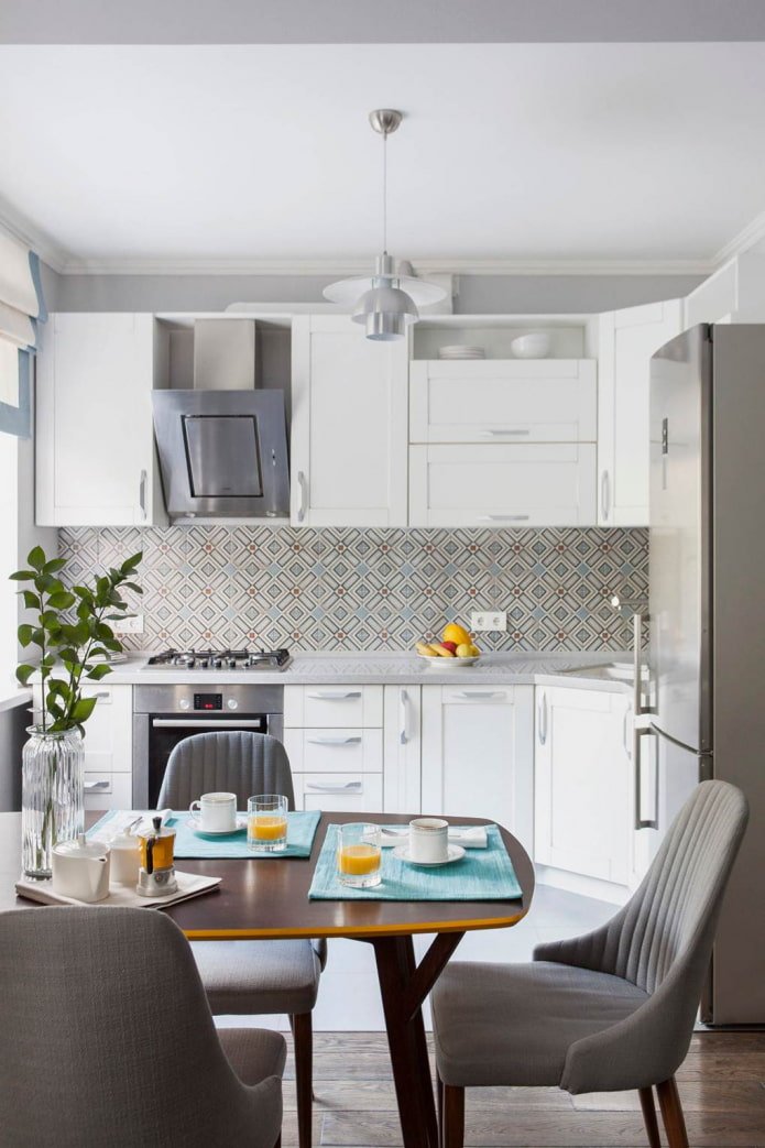 grembiule da cucina in mosaico bianco e turchese