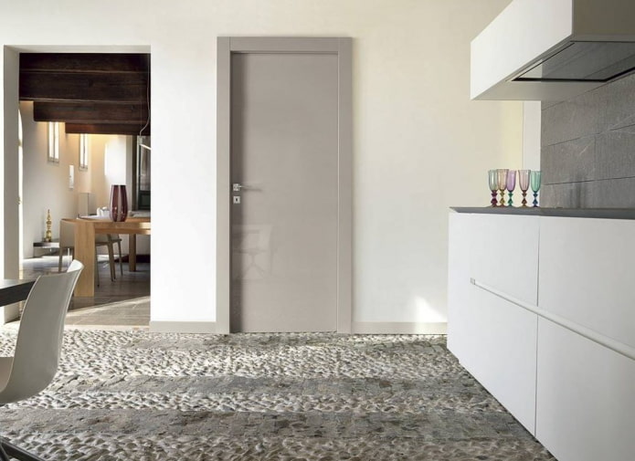 porta grigia lucida all'interno