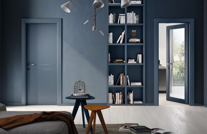 porte grigie con pavimento bianco all'interno