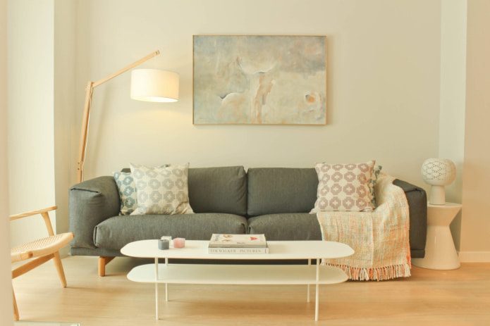 divano con rivestimento in lino
