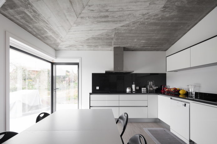rivestimento del soffitto in legno grigio