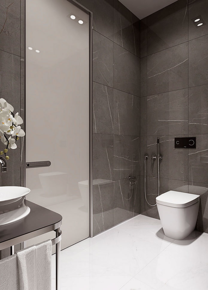 interno del bagno nei toni del grigio