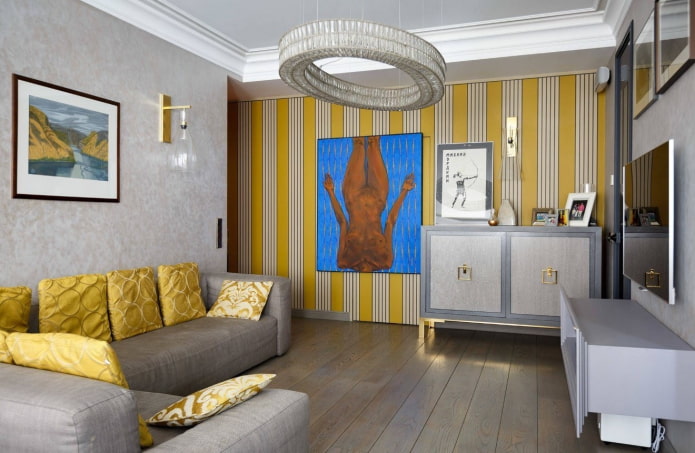 design degli interni nei toni del grigio e del giallo