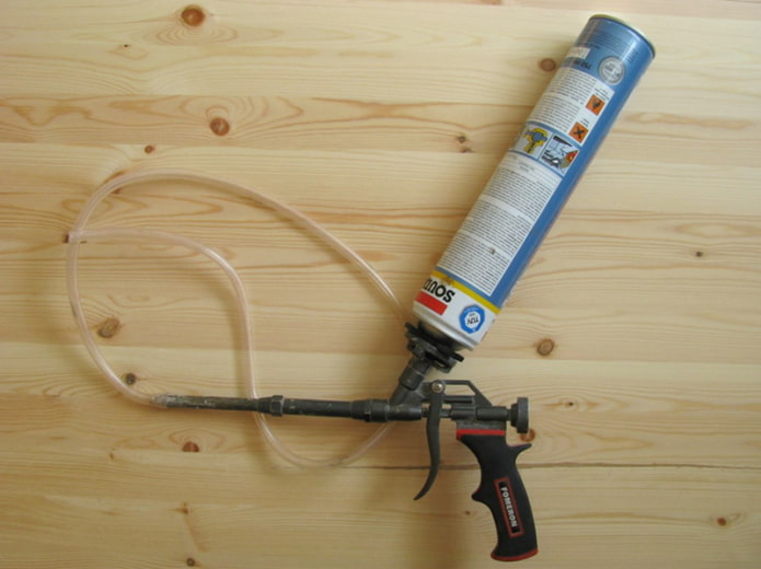 schiuma di montaggio