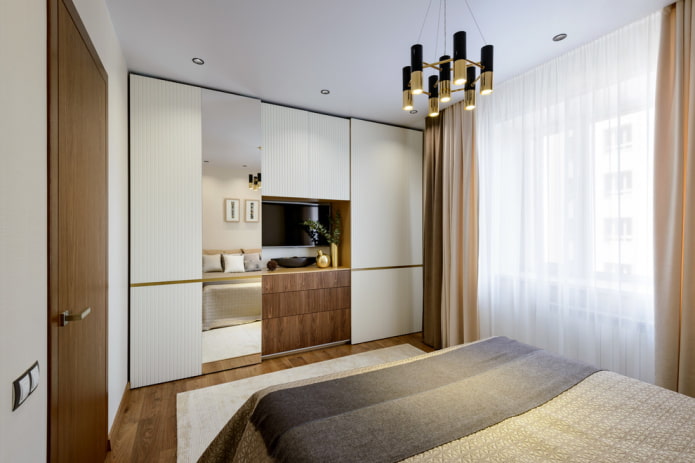 armadio con TV all'interno della camera da letto
