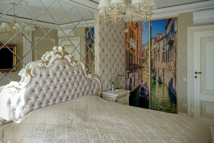 armadio con facciata con stampa fotografica all'interno della camera da letto