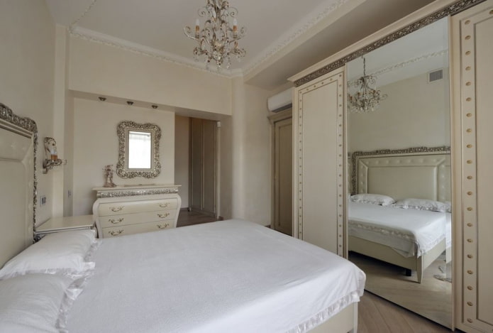 armadio scorrevole nell'interno della camera da letto in stile classico