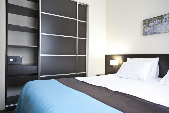 armadio scorrevole nell'interno della camera da letto