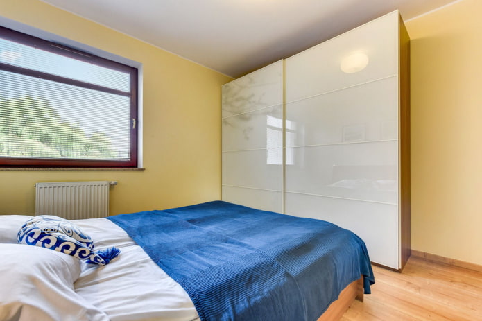armadio nell'interno della camera da letto
