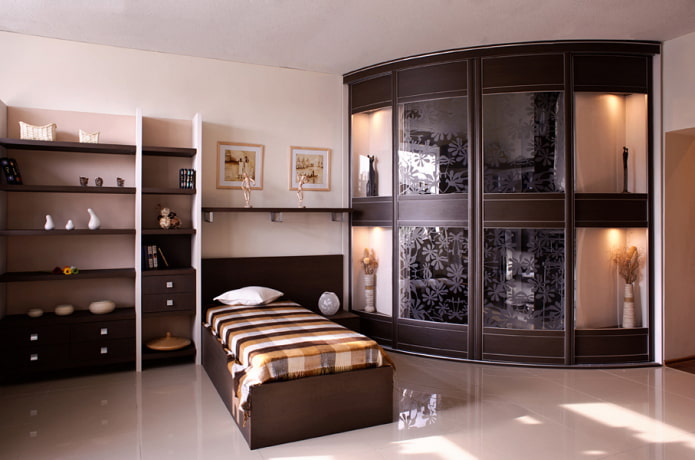 armadio nell'interno della camera da letto