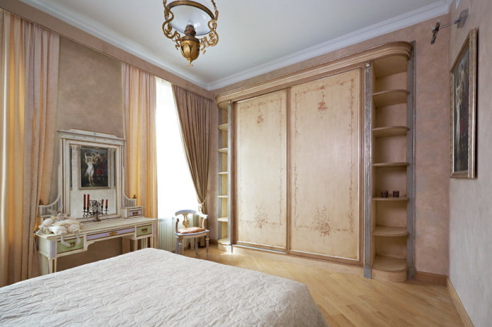 Armadio in stile classico nella camera da letto
