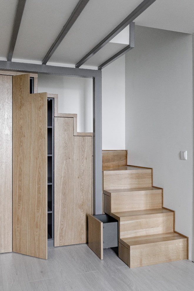 mobile sottoscala all'interno