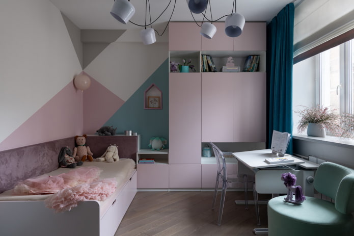 armadio all'interno di una cameretta per bambina