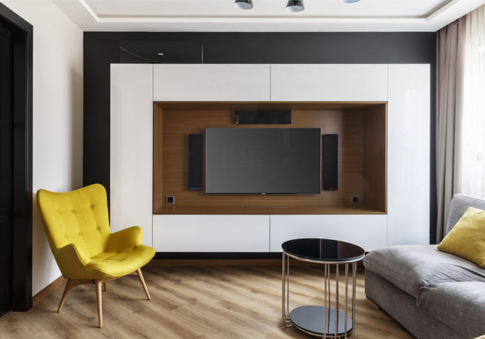 mobile sospeso all'interno dell'ingresso
