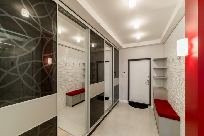 armadio nell'interno del corridoio