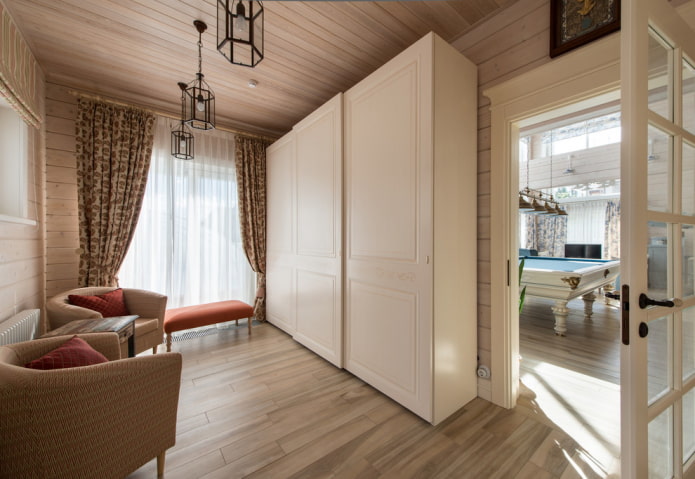 armadio all'interno del corridoio in stile provenzale