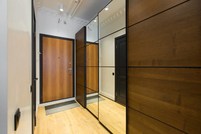 armadio all'interno del corridoio in stile moderno