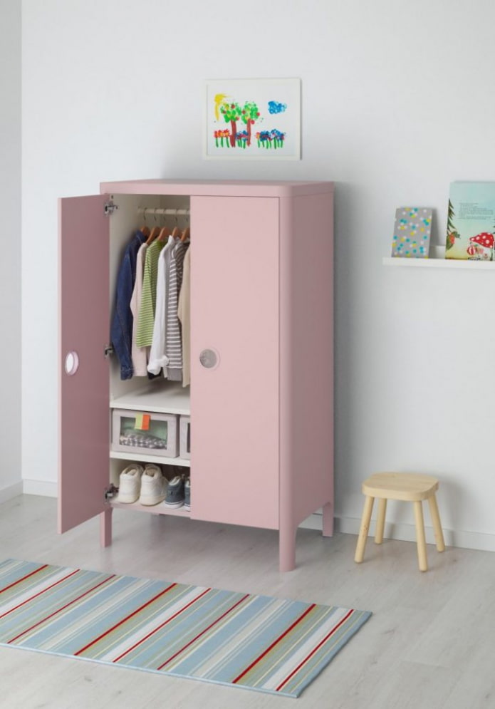 design dell'armadio all'interno del corridoio