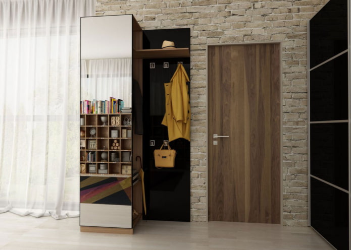 mobile alto all'interno del corridoio