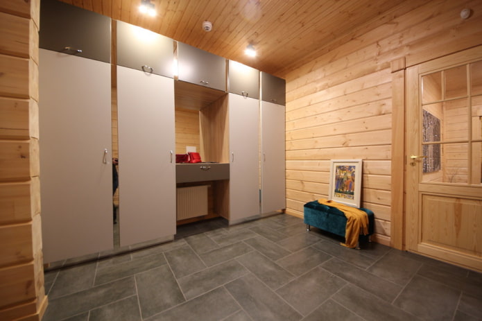 armadio combinato all'interno del corridoio
