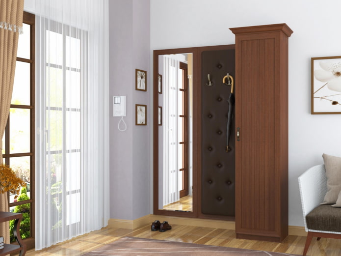 mobile alto all'interno del corridoio