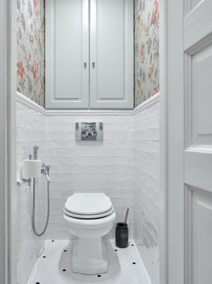 armadietto all'interno del bagno