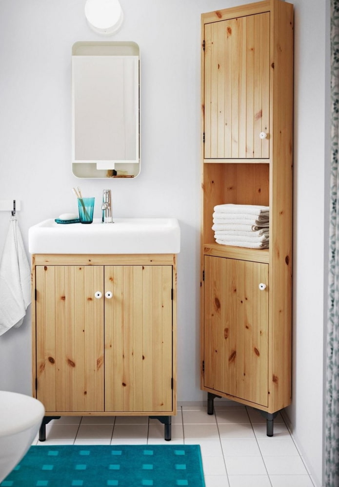 mobiletto angolare all'interno del water