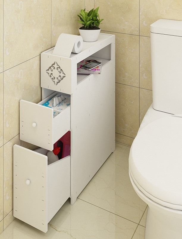 mobiletto laterale all'interno del bagno