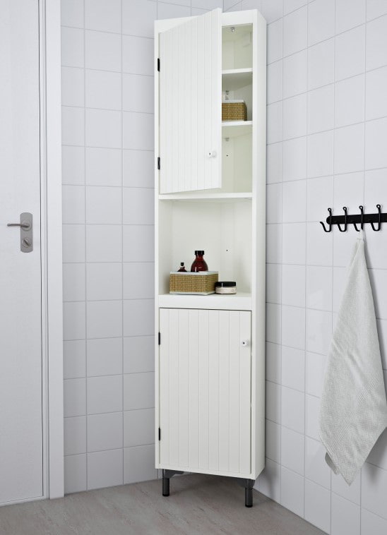 mobiletto angolare all'interno del water