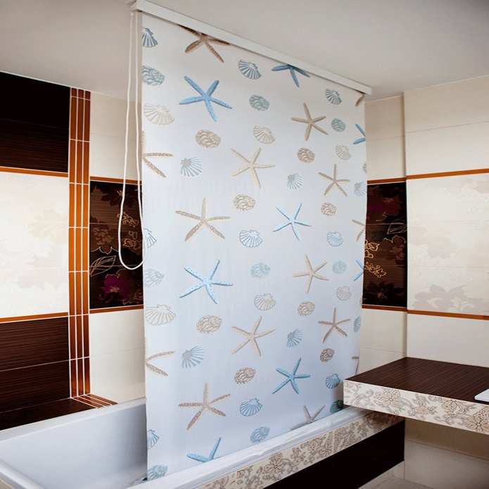 tenda da bagno con cornice a soffitto