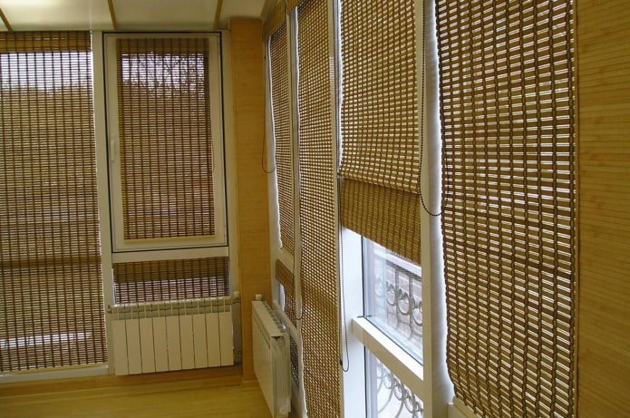 tende di bambù sulla loggia