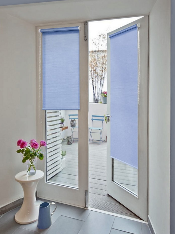 tende a rullo sulla porta all'interno