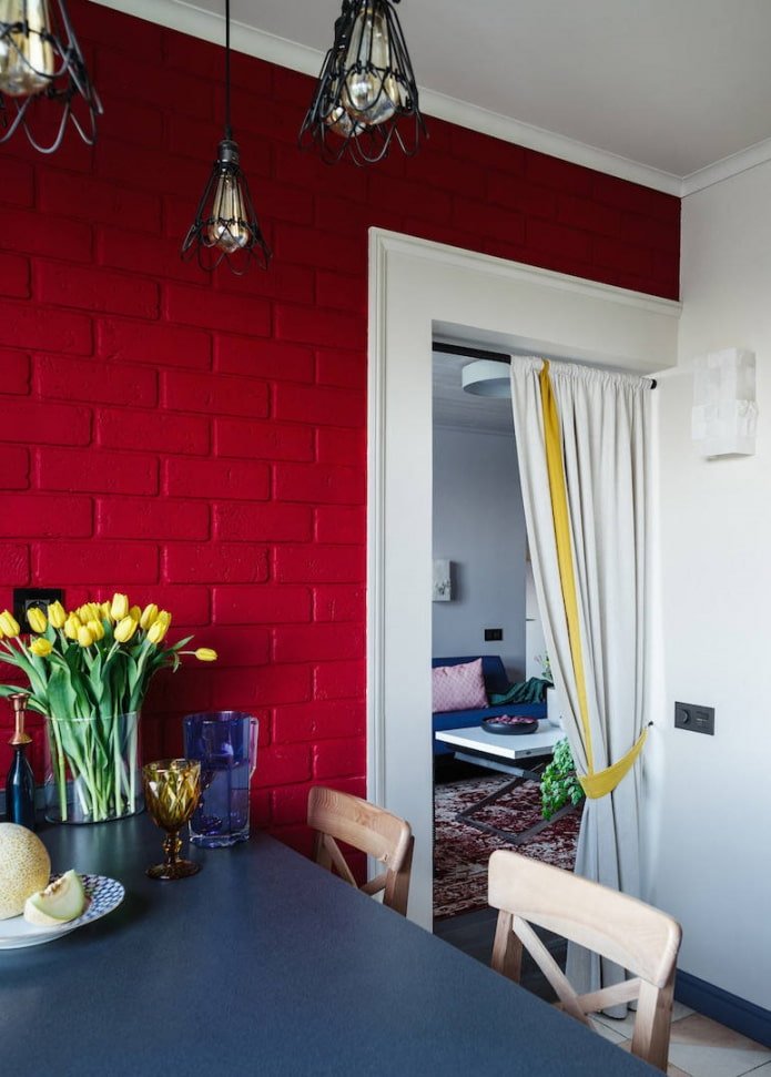 tende sulla porta nell'interno della cucina