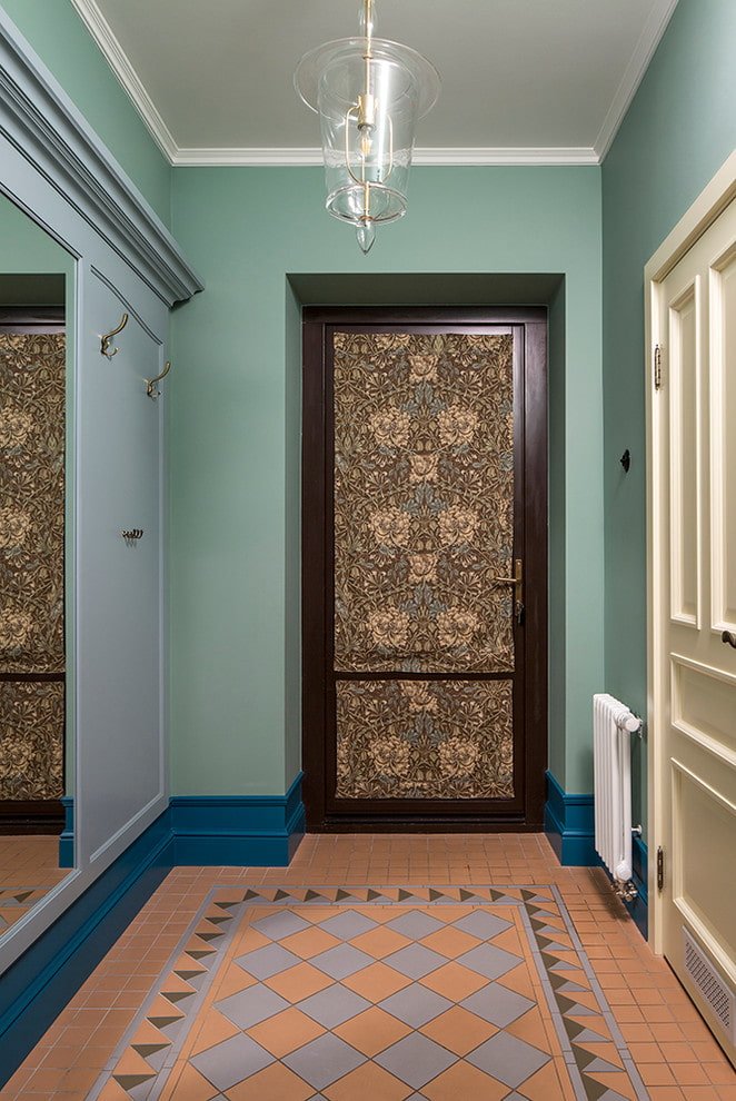 tende sulla porta all'interno del corridoio