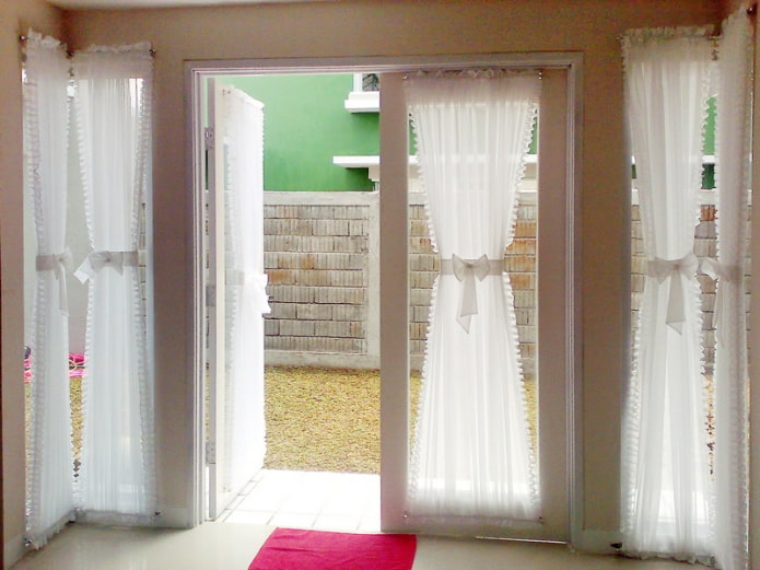 tende a clessidra sulla porta all'interno