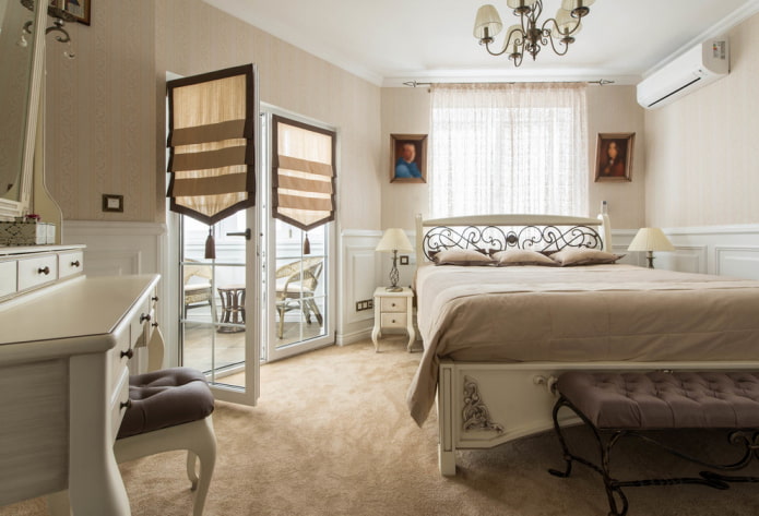 tende sulla porta nell'arredamento della camera da letto
