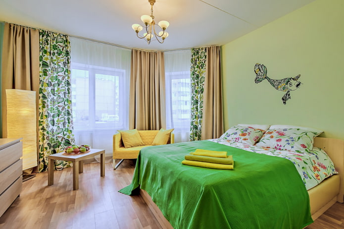 finestra a mezza bovindo nell'interno della camera da letto