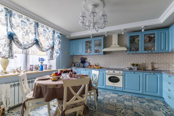 tende in cucina in stile provenzale