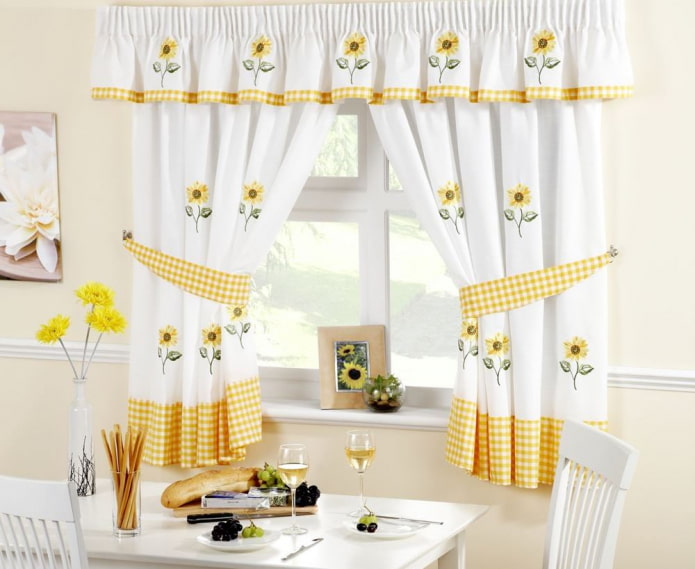 tende con girasoli negli interni