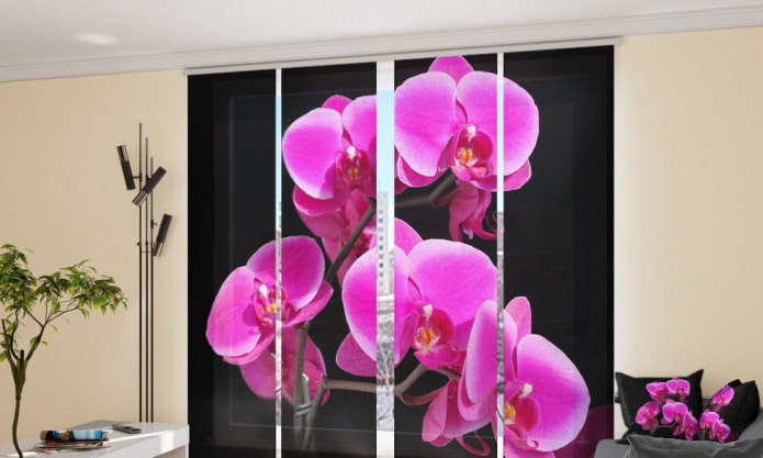 Tende giapponesi con l'immagine di un'orchidea