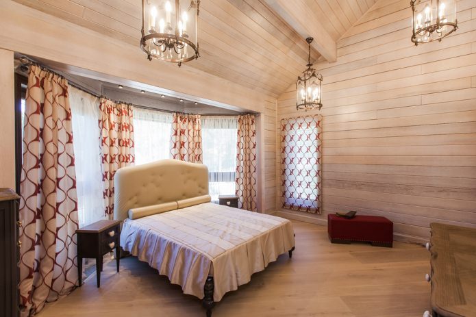 Tende per una finestra a bovindo in legno