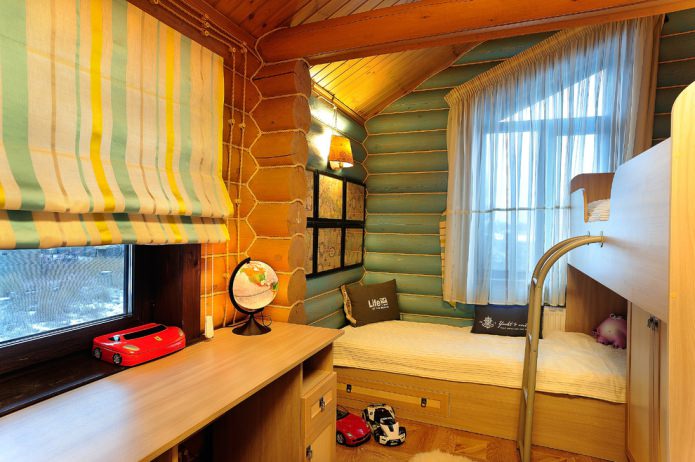 cameretta per bambini in una casa di legno