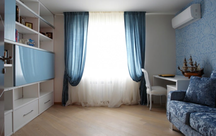 tende blu nella cameretta dei bambini