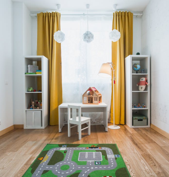 tende gialle nella cameretta per bambini